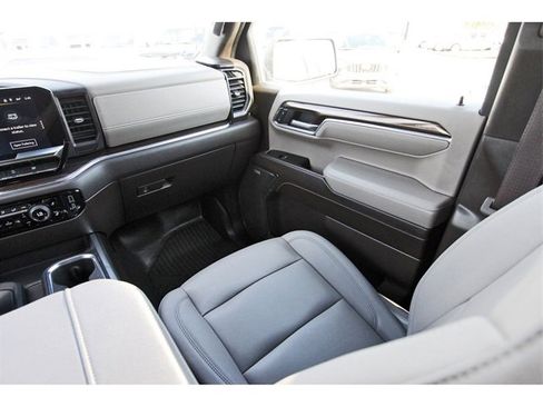 Used 2024 Chevrolet Silverado 1500 LT Trail Boss w/ LT Trail Boss Premium Package image 9