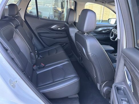 Used 2023 GMC Terrain SLT image 15