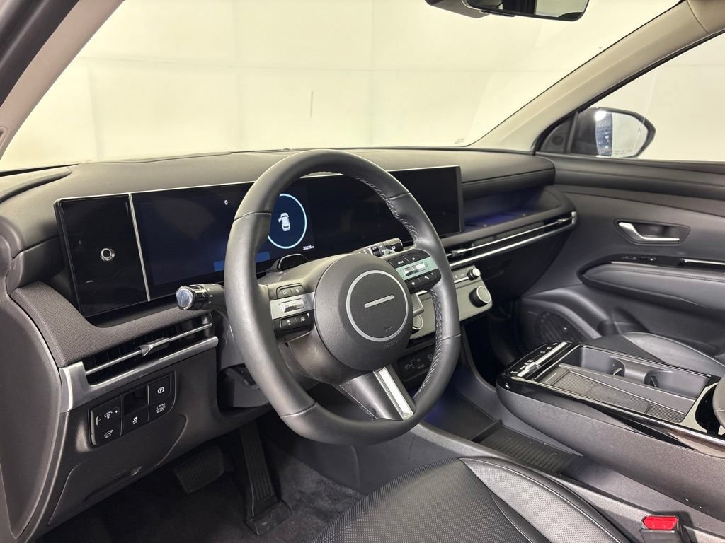 Used 2025 Hyundai Tucson Limited AWD/4WD image 16