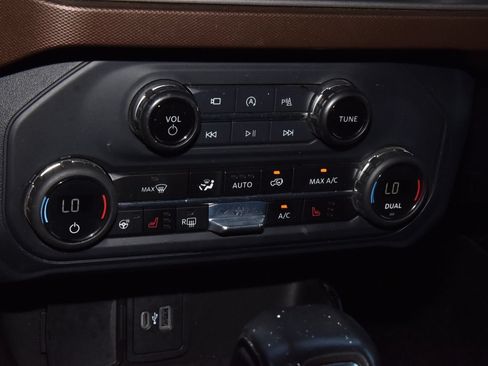 Certified 2023 Ford Bronco Outer Banks w/ Sasquatch Package AWD/4WD image 31