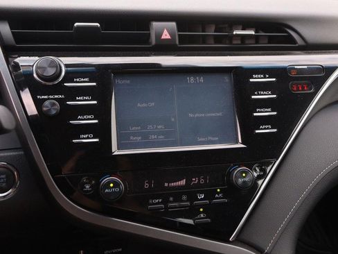 Used 2018 Toyota Camry XSE FWD image 15