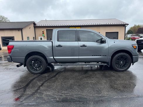 Used 2018 Nissan Titan SV w/ SV Convenience Package AWD/4WD image 4