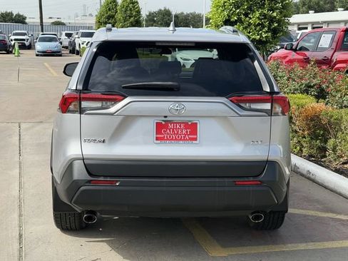 Used 2021 Toyota RAV4 XLE Premium FWD image 6
