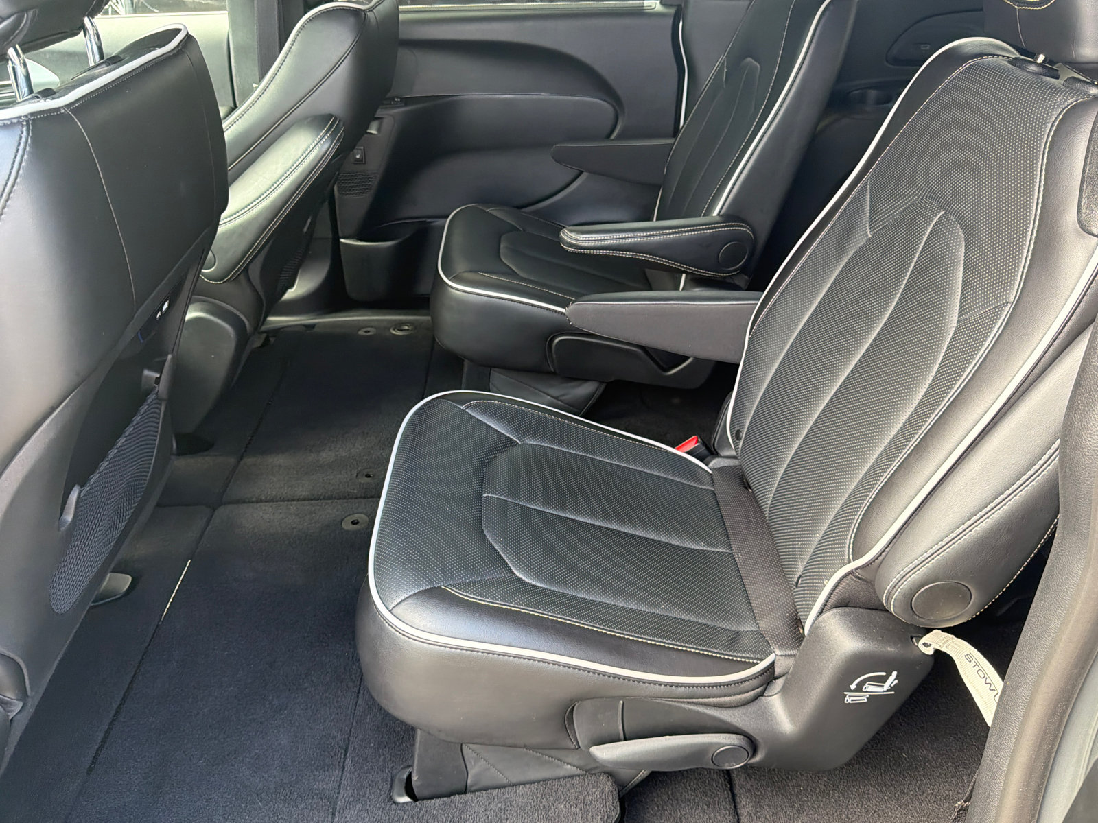Used 2026 Chrysler Pacifica Limited FWD image 21