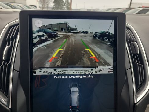 Used 2024 Ford Edge Titanium image 25