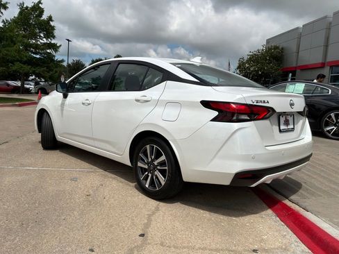 Used 2025 Nissan Versa SV FWD image 8