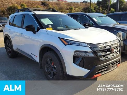 Used 2025 Nissan Rogue SV image 8