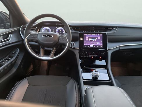 New 2025 Jeep Grand Cherokee L Altitude image 23