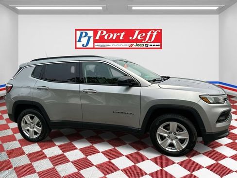 Certified 2022 Jeep Compass Latitude AWD/4WD image 3