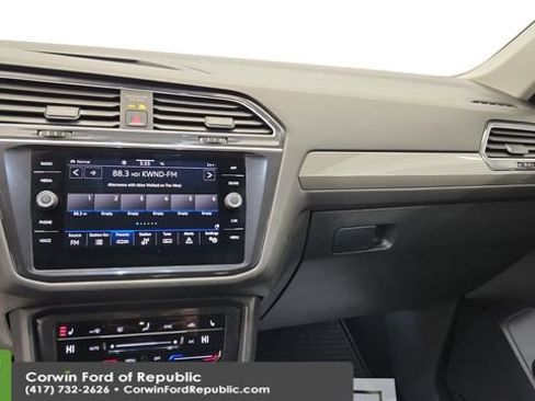 Used 2024 Volkswagen Tiguan SE image 16