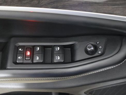 Used 2023 Jeep Grand Cherokee Limited w/ Luxury Tech Group II AWD/4WD image 37