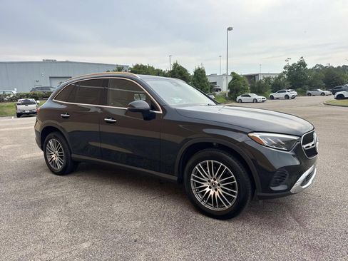 Used 2026 Mercedes-Benz GLC 300 4MATIC image 3