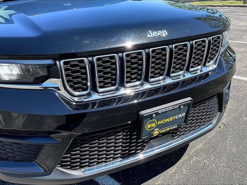 Used 2022 Jeep Grand Cherokee Laredo w/ Luxury Tech Group I image 33