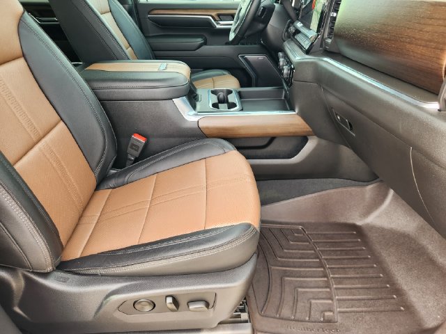 Used 2025 Chevrolet Silverado 3500 High Country w/ Technology Package AWD/4WD image 14