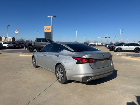 Used 2023 Nissan Altima 2.5 S image 3