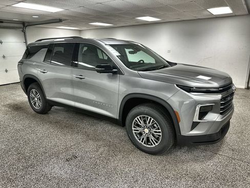 New 2026 Chevrolet Traverse LT w/ Driver Confidence Package AWD/4WD image 1