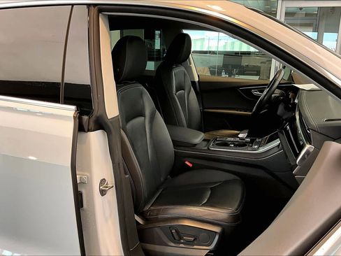 Certified 2023 Audi Q8 Premium image 9