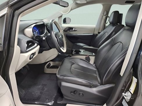 Used 2017 Chrysler Pacifica Limited w/ UConnect Theater Package image 22