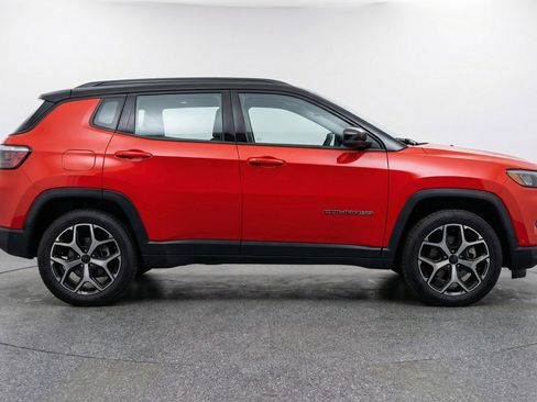Used 2025 Jeep Compass Limited AWD/4WD image 11