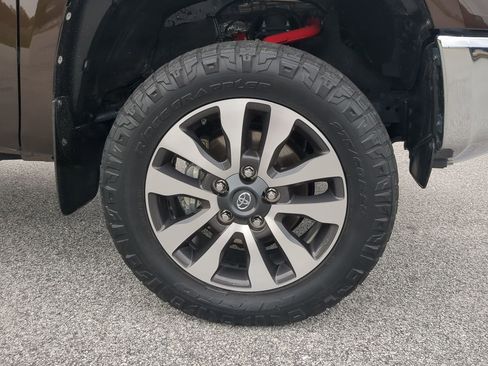 Used 2019 Toyota Tundra Limited w/ Limited Premium Package AWD/4WD image 9