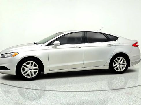 Used 2016 Ford Fusion SE FWD image 8