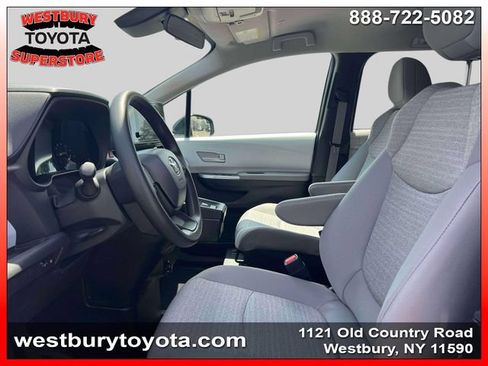 Used 2025 Toyota Sienna LE FWD image 19