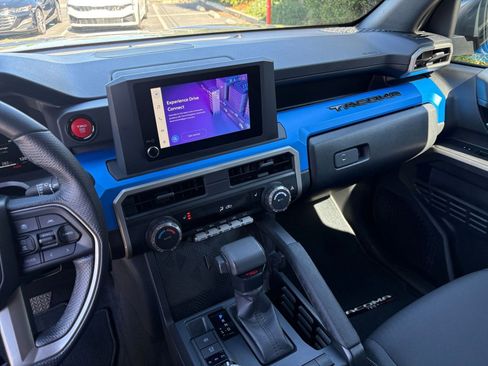 Used 2025 Toyota Tacoma TRD Off-Road image 17