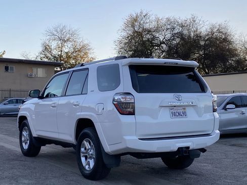 Used 2022 Toyota 4Runner SR5 Premium image 2