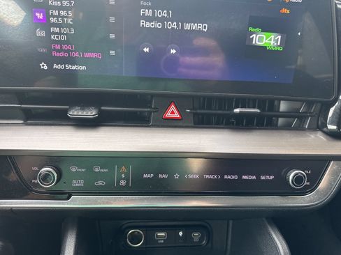Used 2023 Kia Sportage EX AWD/4WD image 23