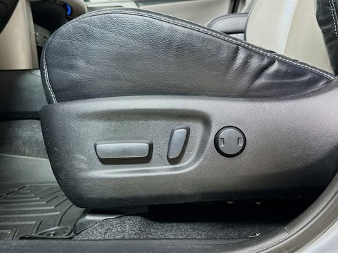 Used 2017 Toyota RAV4 Platinum FWD image 23