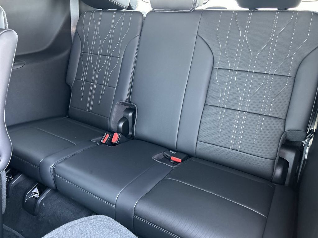Used 2026 Buick Enclave Avenir w/ Super Cruise Package FWD image 36