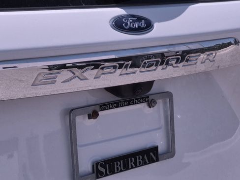 Used 2023 Ford Explorer XLT w/ Equipment Group 202A RWD image 13