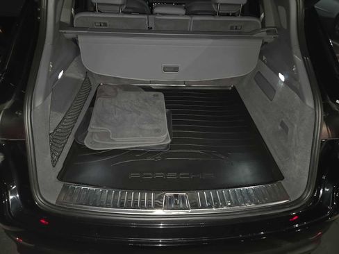 Used 2023 Porsche Cayenne Platinum Edition w/ Premium Package Plus AWD/4WD image 13