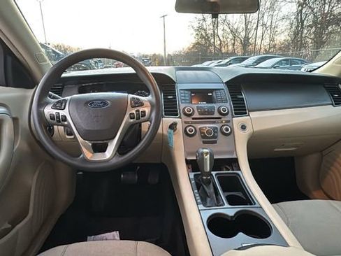 Used 2018 Ford Taurus SE image 7