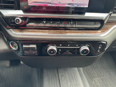 Used 2024 GMC Sierra 2500 SLE image 17