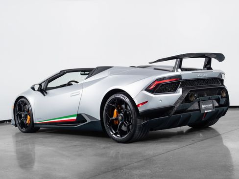 Used 2018 Lamborghini Huracan Performante AWD/4WD image 4