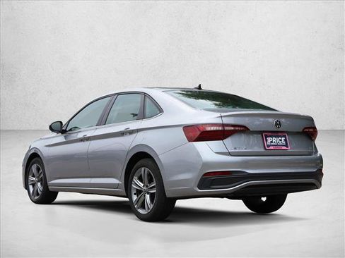 Used 2024 Volkswagen Jetta SE FWD image 7