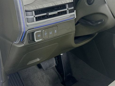 Certified 2025 Hyundai Santa Fe Calligraphy image 10