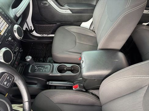 Used 2017 Jeep Wrangler Unlimited Sahara w/ Dual Top Group image 40