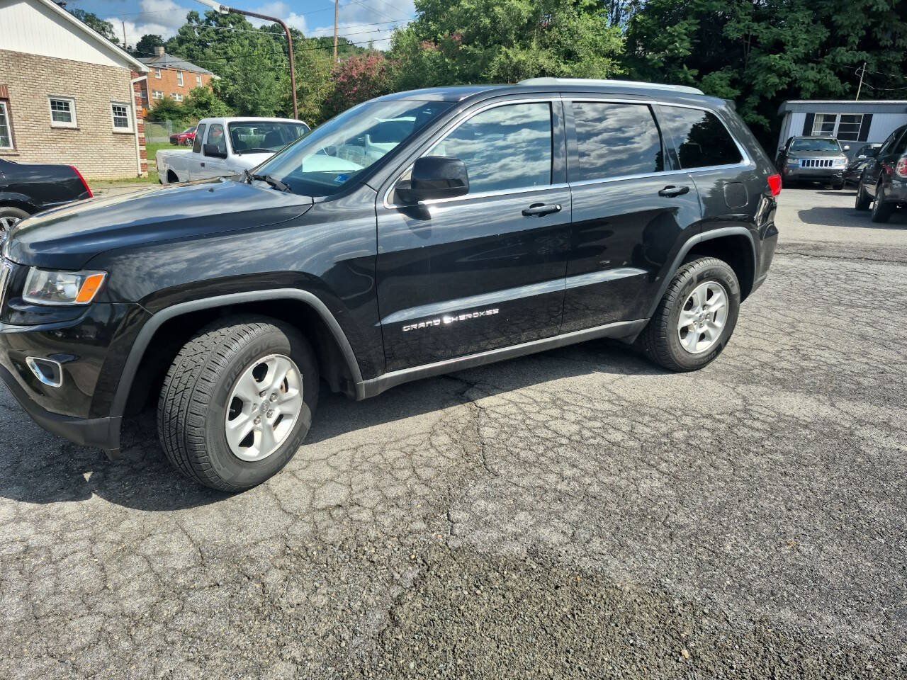 Used 2014 Jeep Grand Cherokee Laredo w/ Quick Order Package 23E AWD/4WD image 2