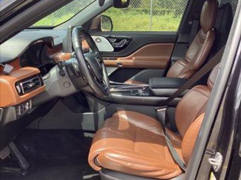 Used 2020 Lincoln Aviator Grand Touring w/ Equipment Group 302A AWD/4WD image 9
