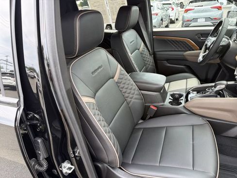 Used 2025 GMC Canyon Denali AWD/4WD image 27