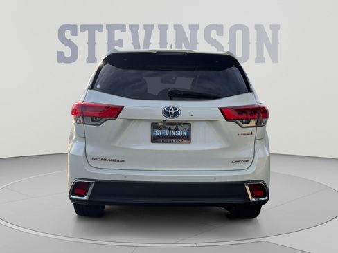 Used 2017 Toyota Highlander Limited Platinum AWD/4WD image 4