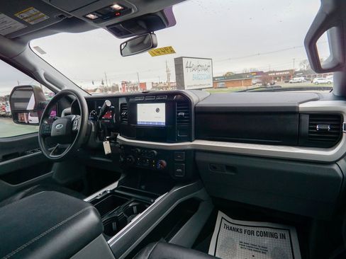 Used 2023 Ford F250 XLT w/ FX4 Off-Road Package image 16