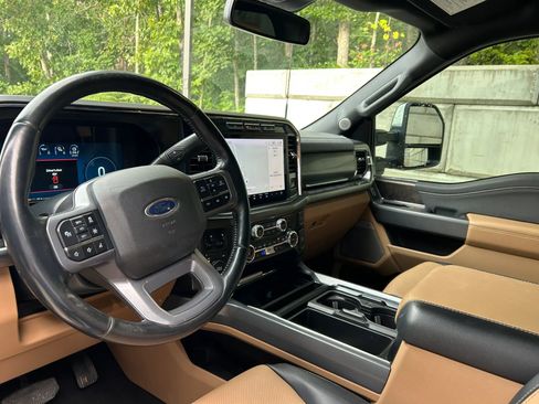 Used 2024 Ford F250 Lariat w/ Lariat Ultimate Package AWD/4WD image 3