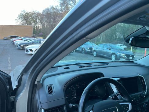 Used 2024 GMC Terrain SLT image 35