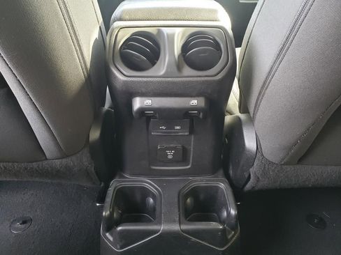 Used 2018 Jeep Wrangler Unlimited Sahara w/ Cold Weather Group image 20