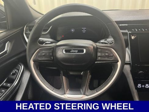 Used 2025 Jeep Grand Cherokee Altitude AWD/4WD image 16