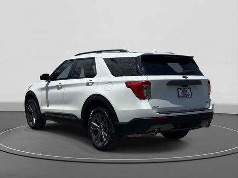 Certified 2023 Ford Explorer XLT w/ Equipment Group 202A AWD/4WD image 7