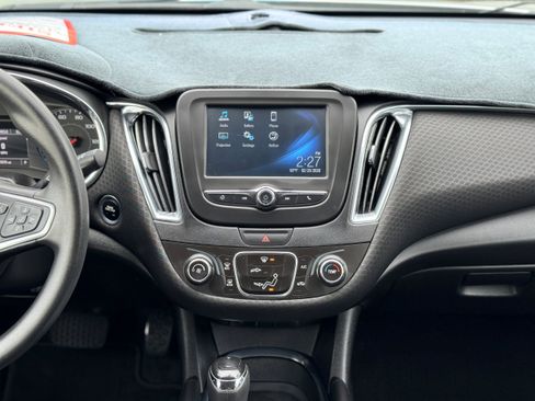 Used 2018 Chevrolet Malibu LT image 18